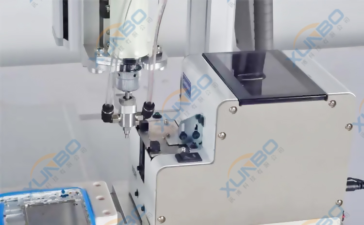 訊博手機外殼自動螺絲機