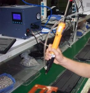 鍵盤自動(dòng)鎖螺絲機(jī)的優(yōu)點(diǎn)有哪些？-深圳訊博科技-多功能非標(biāo)螺絲機(jī)_全自動(dòng)視覺(jué)螺絲機(jī)_大型鎖螺絲機(jī)廠家