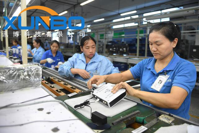 工廠實(shí)拍機(jī)頂盒組裝-訊博鎖螺絲機(jī)