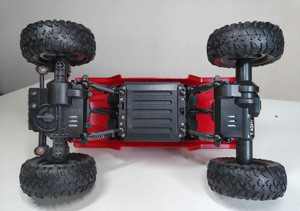 玩具遙控車底部螺絲